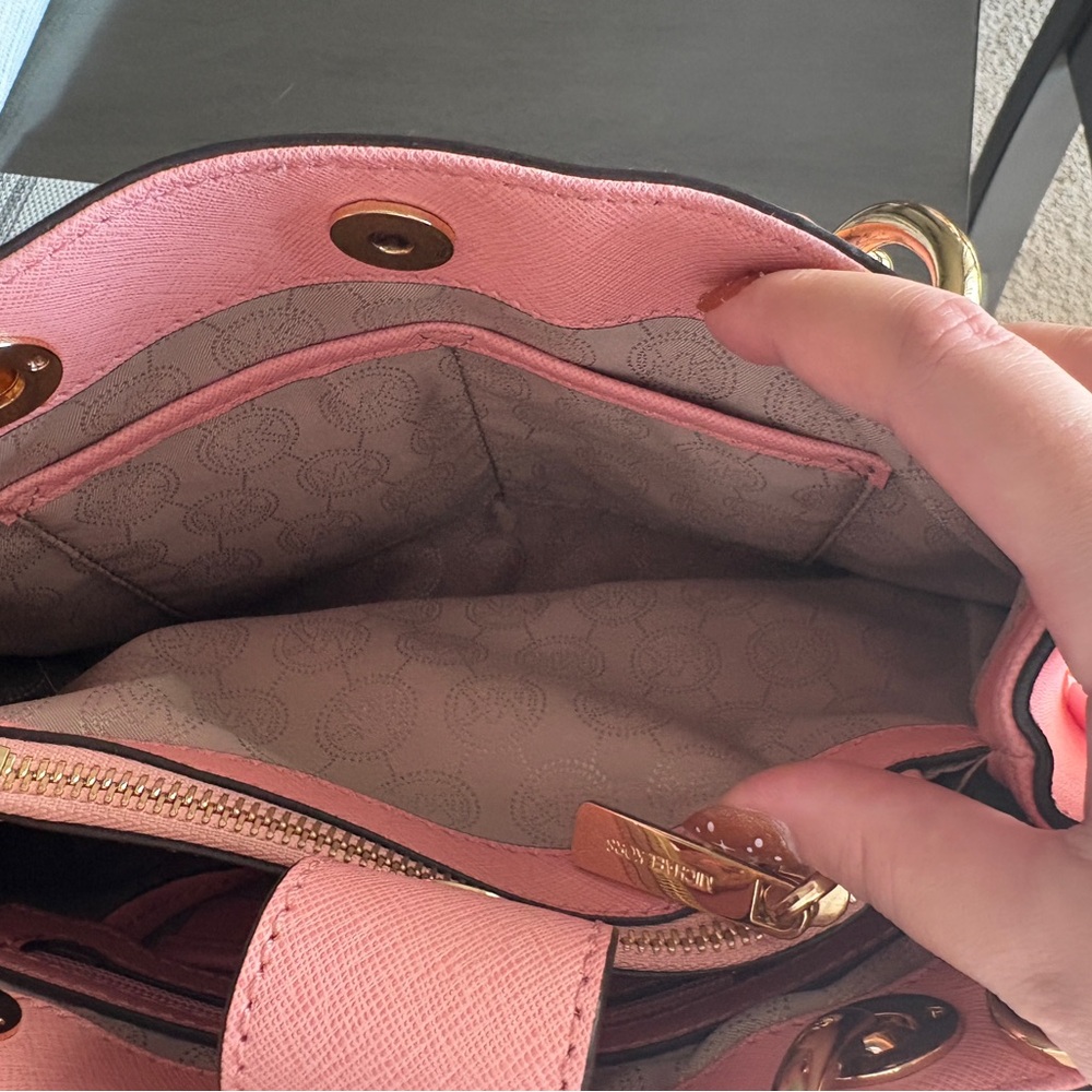 LIKE NEW- Michael Kors Pink Shoulder Bag with Gold Accents - Picture 10 of 12
